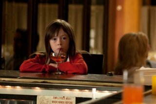 Onata Aprile in Quel che sapeva Maisie: una scena del film