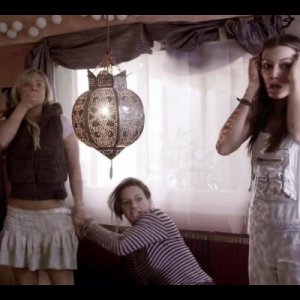 Catrin Striebeck, Sylta Fee Wegmann e Sina Tkotsch in Ohne Gnade, commedia tedesca del 2013