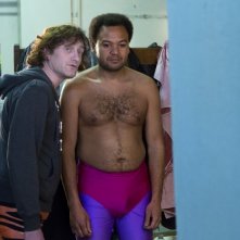 Fabrice Eboué e Jean-Paul Rouve nella commedia francese Denis, del 2013