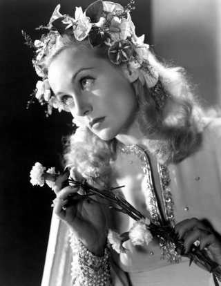 Vogliamo vivere!: una suggestiva immagine di Carole Lombard tratta dal film