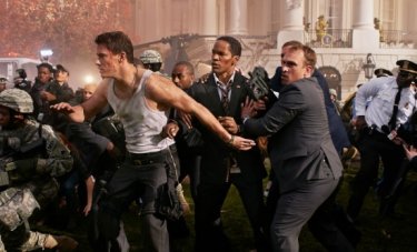 Jamie Foxx e Channing Tatum in una concitata immagine di White House Down