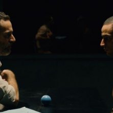 Omar: Waleed Zuaiter insieme al protagonista Adam Bakri in una scena del film