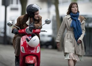 A Castle in Italy: Valeria Bruni Tedeschi con Louis Garrel in una scena
