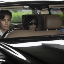 Bends: Kun Chen e Carina Lau in una scena del film