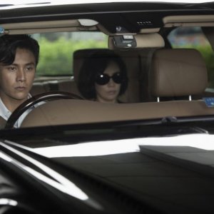 Bends: Kun Chen e Carina Lau in una scena del film
