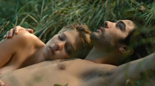 Grand Central: Tahar Rahim e Léa Seydoux in una sensuale scena del film