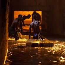 Grigris: Souleymane Démé di spalle in una scena del film