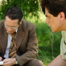 Jimmy P. (Psychotherapy of a Plains Indian) : Benicio Del Toro insieme a Mathieu Amalric in una scena del film