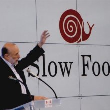 Slow Food Story: Carlo Petrini durante un convegno in una scena del documentario