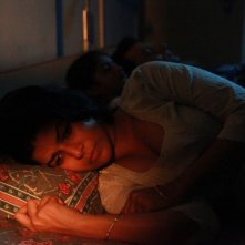 The Lunchbox: la bella Nimrat Kaur insonne in una scena del film