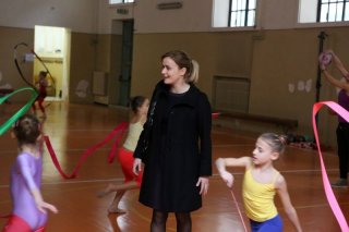 Una mamma imperfetta: Lucia Mascino in una scena durante una lezione di danza