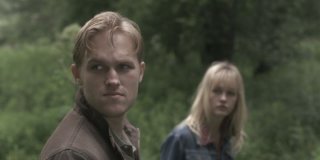 We Are What We Are: Wyatt Russell con Ambyr Childers in una scena del film