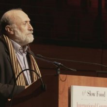 Slow Food Story: Carlo Petrini durante un convegno di Slow Food