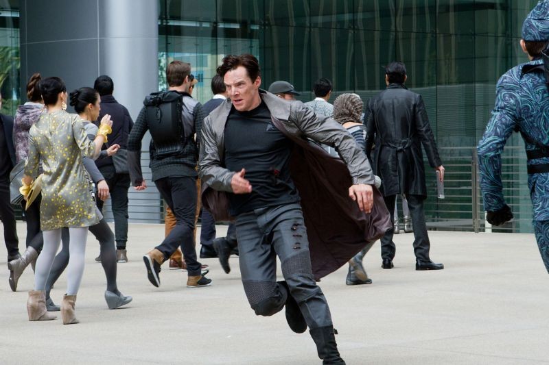 Benedict Cumberbatch In Azione In Una Scena Di Into Darkness Star Trek 274250