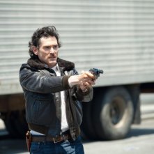 Blood ties: Billy Crudup impugna la sua pistola in una scena del film