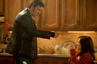 Blood ties: Clive Owen e Marion Cotillard in una scena del thriller