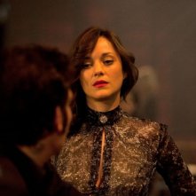 Blood ties: Marion Cotillard nei panni di Monica in una scena del thriller