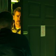 Derek Magyar e Adelaide Clemens in No One Lives, nei panni di Flynn ed Emma