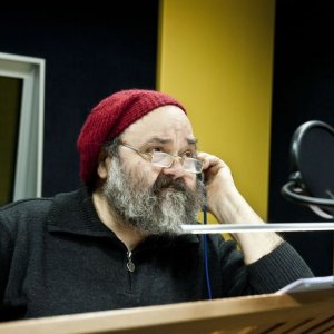 Epic: Francesco Di Giacomo in sala doppiaggio presta la voce al saggio ma festaiolo bruco Nim Galuu