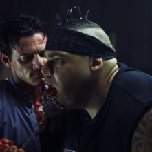 Luke Evans in No One Lives: una cruenta scena del film