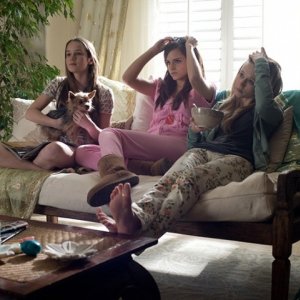 The Bling Ring: Georgia Rock, Taissa Farmiga con Emma Watson in una scena