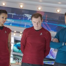 Zoe Saldana In Una Scena Di Into Darkness Star Trek Con Simon Pegg E Karl Urban 274239