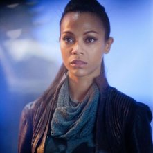 Zoe Saldana in una scena di Star Trek Into Darkness nei panni di Uhura