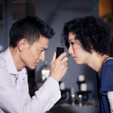 Blind Detective: Sammi Cheng con Andy Lau in una scena del film d'azione di Johnnie To