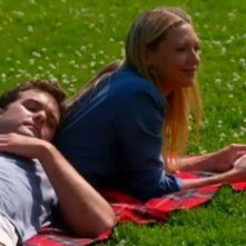 Fringe: Anna Torv e Joshua Jackson nell'episodio An Enemy of Fate