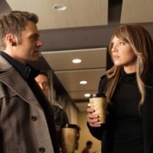 Fringe: Anna Torv e Seth Gabel in un momento dell'episodio Liberty