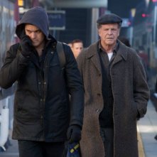 Fringe: John Noble e Joshua Jackson nell'episodio The Boy Must Live