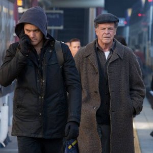 Fringe: John Noble e Joshua Jackson nell'episodio The Boy Must Live