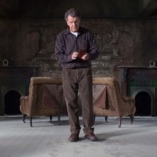 Fringe: John Noble in un momento dell'episodio Through the Looking Glass and What Walter Found There