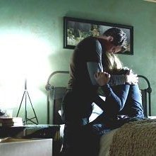 Fringe: Joshua Jackson e Anna Torv in un'immagine dell'episodio An Origin Story