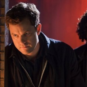 Fringe: Joshua Jackson e Jasika Nicole in un'immagine dell'episodio Unificatore di pensieri