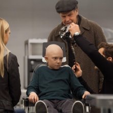 Fringe: Joshua Jackson, John Noble, Anna Torv e Rowan Longworth nell'episodio Anomaly XB-6783746