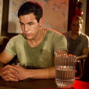 Mario Casas in una scena de La Mula