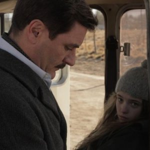 Wakolda: Àlex Brendemühl con la giovane Florencia Bado in una scena