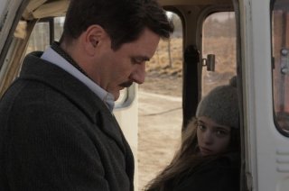 Wakolda: Àlex Brendemühl con la giovane Florencia Bado in una scena