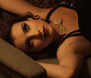 Adult World: Emma Roberts in un'immagine sexy