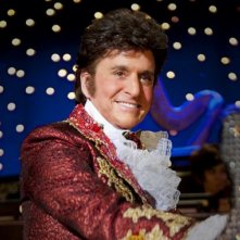 Behind the Candelabra: Michael Douglas sorridente in una scena del film
