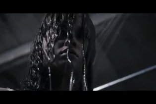 Clip 'E' sotto la doccia' - La casa