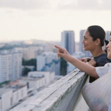 Ilo Ilo:  il piccolo protagonista Koh Jia Ler in una scena con Angeli Bayani