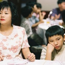 Ilo Ilo: Yeo Yann Yann insieme al piccolo protagonista Koh Jia Ler in una scena