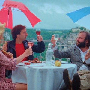 La fille du 14 juillet: il protagonista Vincent Macaigne in una scena del film con Grégoire Tachnakian