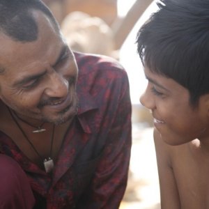 Monsoon Shootout: il protagonista del film Nawazuddin Siddiqui in una scena