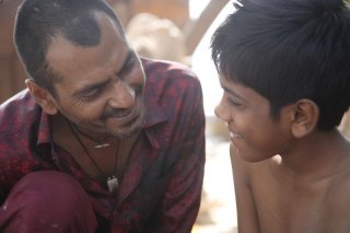 Monsoon Shootout: il protagonista del film Nawazuddin Siddiqui in una scena