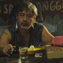 On the job: Joel Torre in una scena