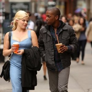 Smash: Leslie Odom Jr. e Megan Hilty in una scena dell'episodio On Broadway
