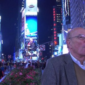 Un voyageur: il regista e interprete Marcel Ophuls in una scena